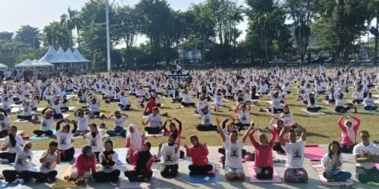 Peringati Hari Yoga, Ketua TP PKK Kota Jambi Ajak Masyarakat Jaga Kesehatan Fisik dan Mental