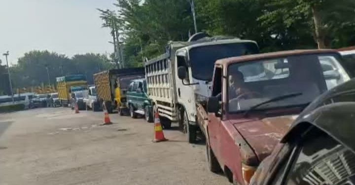 Antrean Mengular di Sejumlah SPBU Sutarto Minta Pertamina Pastikan Pasokan BBM di Sumut Aman