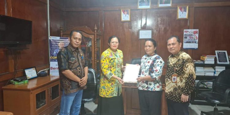 Bupati Dairi Serahkan SK Plt Kadis P3AP2KB