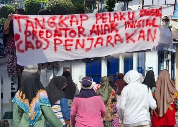 Khawatir Terduga Pelaku Asusila terhadap Anak Belum Ditahan, Puluhan Ibu-ibu Geruduk Mapolres Tanjungbalai