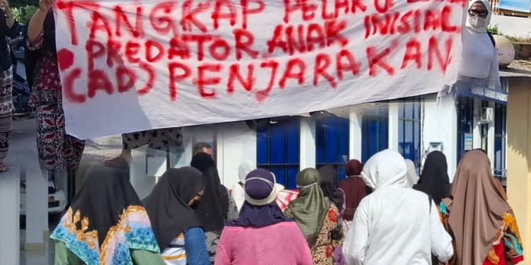 Khawatir Terduga Pelaku Asusila terhadap Anak Belum Ditahan, Puluhan Ibu-ibu Geruduk Mapolres Tanjungbalai