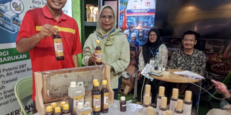 Madu Tulen Multi Flora Sekolah Bina Bersaudara Hadir di Stand Perindagsu Arena PRSU