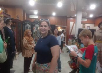 Bule Cantik Asal AS Kunjungi PRSU, Aliest: Ingin Belajar Banyak tentang Kebudayaan Sumatera Utara