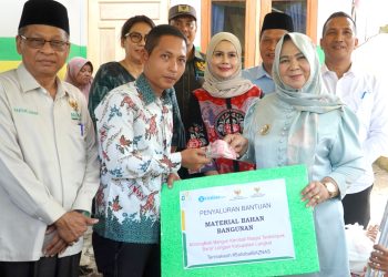 Plt Bupati Langkat Serahkan Kunci Rumah Layak Huni untuk Warga Pematang Serai