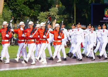 Kapolres Langkat Pimpin Aubade, Ramai Warga Ikut Lepas Sang Merah Putih