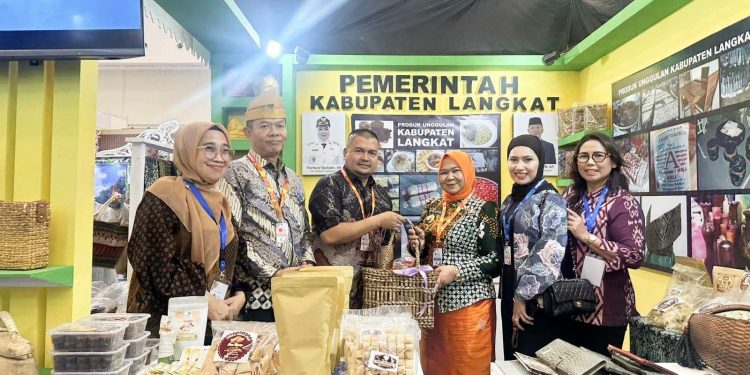 Plt Bupati Tiorita Promosikan Produk Unggulan Langkat di APKASI Otonomi Expo 2026
