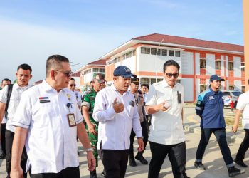 Rico Waas Nonaktifkan Lurah AUR, Tegaskan Tak Ada Toleransi bagi Penyalahguna Wewenang