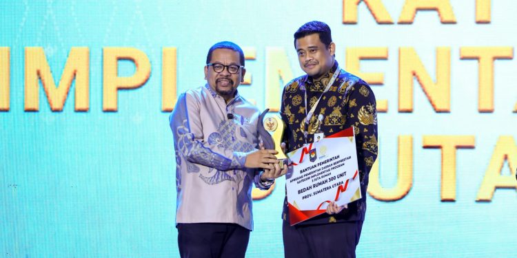 Terima Penghargaan dari Kemendagri, Gubernur Bobby Komitmen Terus Hadirkan Hunian Layak dan Terjangkau