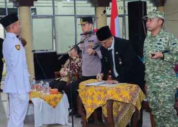 Bupati Kukuhkan 30 Calon Paskibra Kabupaten Dairi