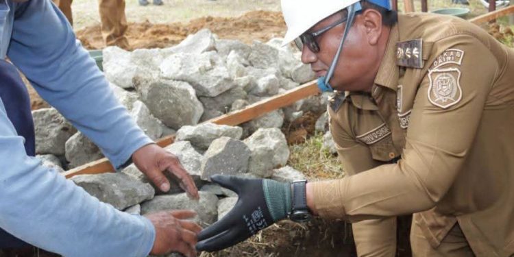 Bupati Dairi Letakkan Batu Pertama Pembangunan Gedung TK Negeri