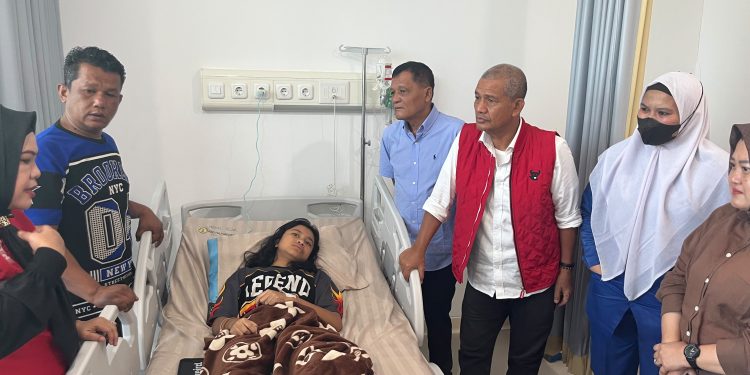 Kunjungi Korban Dugaan Keracunan MBG Sutarto Minta Investigasi Menyeluruh