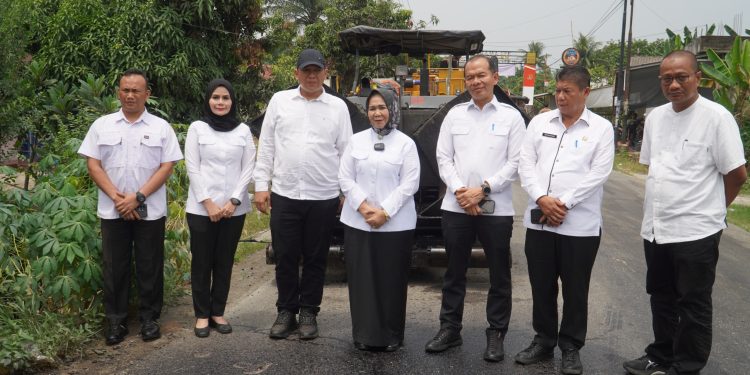 Plt Bupati Langkat Tinjau Jalan Secanggang, Tahap I Rampung Sesuai Janji