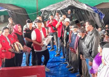 Salurkan Bantuan Korban Erupsi Sinabung, Sekretaris PDI Perjuangan Sumut Sutarto : Kita Diajarkan Tat Twam Asi Oleh Bung Karno