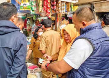 Sidak Harga Beras di Pasar Sei Sikambing Medan, Dinas Koperasi Pastikan Monitoring Dilakukan Setiap Hari