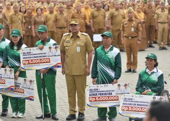 Peringati Haornas ke-43, Gubernur Bobby Berikan Tali Asih untuk Atlet Legendaris