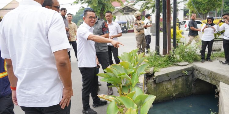 Sidak di Medan Helvetia, Wakil Wali Kota Medan Soroti Drainase Tersumbat dan Tak Terhubung