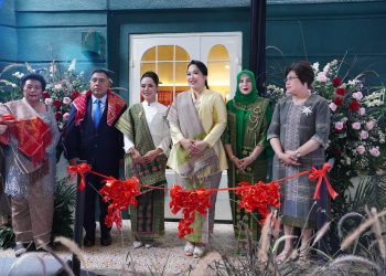 Angkat Pesona Tenun Karo Ke Kancah Modern, Airin Rico Waas Resmikan Gallery Torose