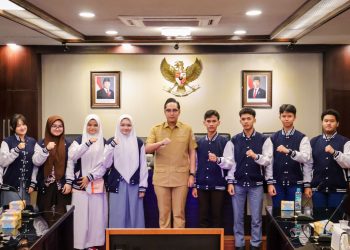 Bawa Nama Indonesia, Rico Waas Berangkatkan 10 Pelajar Medan ke Ipoh Malaysia