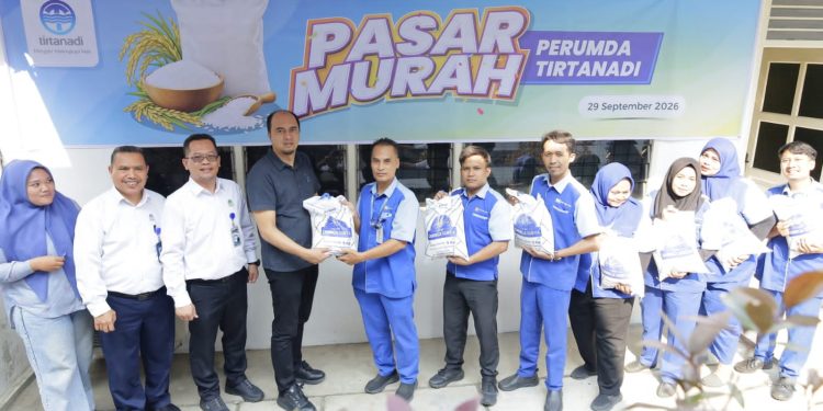 Peduli Warga Sekitar, Perumda Tirtanadi Gelar Pasar Murah