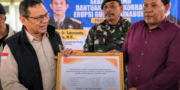 Anggota DPR-RI H.M. Husni, SE, MM Salurkan Bantuan untuk Warga Terdampak Sinabung