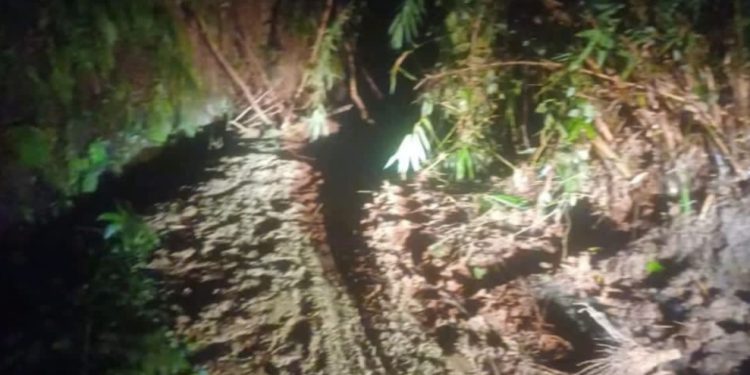 Diguyur Hujan Lebat, Jalan di Kecamatan Tigalingga Longsor