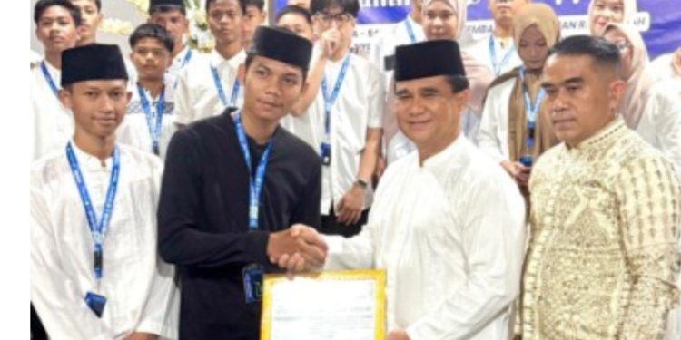 Hadiri Maulid Nabi di Masjid Al Ikhlas, Wali Kota Medan: Jadikan Masjid Wadah Tumbuh Generasi Beriman dan Berakhlak Mulia