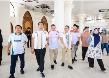 Anggota DPR-RI H.M. Husni, SE, MM Ikut Aktif Gotongroyong Pembersihan Areal Masjid Islamic Centre Martubung