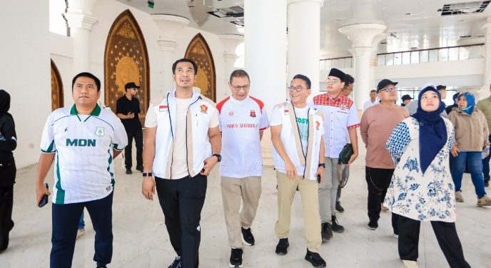 Anggota DPR-RI H.M. Husni, SE, MM Ikut Aktif Gotongroyong Pembersihan Areal Masjid Islamic Centre Martubung