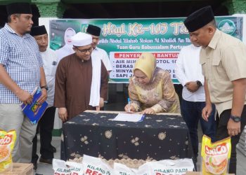 Plt Bupati Tiorita Serahkan Bantuan Haul ke-103, Titip Doa Keberkahan Langkat