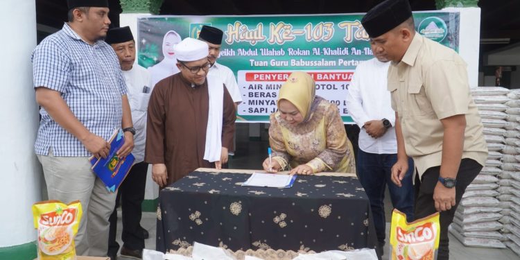 Plt Bupati Tiorita Serahkan Bantuan Haul ke-103, Titip Doa Keberkahan Langkat