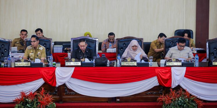 Wali Kota Rico Hadiri Paripurna APBD 2027, DPRD Tekankan Anggaran Harus Kembali ke Rakyat