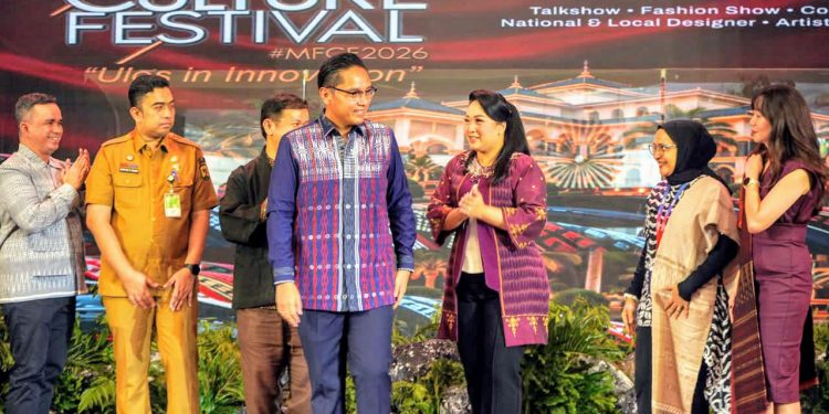 Wali Kota Rico Dorong Ulos Tembus Pasar Fesyen Dunia