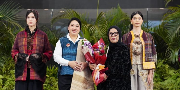 Kreativitas Desainer Lokal Memukau di MFCF 2026, Ketua Dekranasda Medan Beri Apresiasi Tinggi