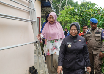 Plt Bupati Tiorita Pastikan Renovasi Rumah Korban Banjir Berjalan Lancar