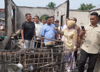 Plt Bupati Tiorita Bantu Korban Kebakaran, Empat Rumah di Salapian Hangus